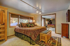 8 habitaciones, tabla de planchar con plancha, wifi y ropa de cama 