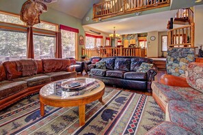 Fireplace, DVD player, table football - Free SkyCard Activities - Private Hot Tub, Ideal for Families - Gold King Lodge (Breckenridge)