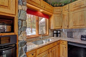 Fridge, microwave, oven, stovetop - Free SkyCard Activities - Private Hot Tub, Ideal for Families - Gold King Lodge (Breckenridge)