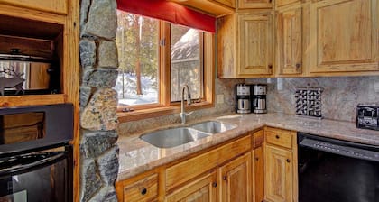 Free SkyCard Activities - Private Hot Tub, Ideal for Families - Gold King Lodge