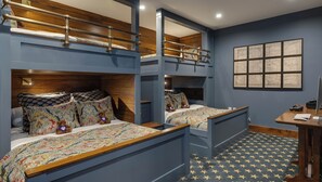 4 bedrooms, desk, iron/ironing board, free WiFi