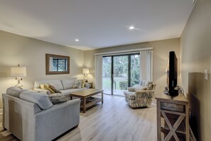 Een smart-tv en een dvd-speler