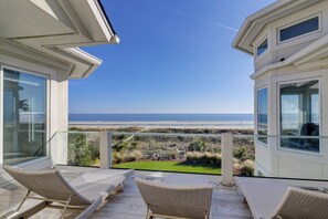Property grounds - 10 Curlew OCEANFRONT, 5 Bedroom w/ Private Heated Pool, Spa & Outdoor Kitchen (Hilton Head Island)