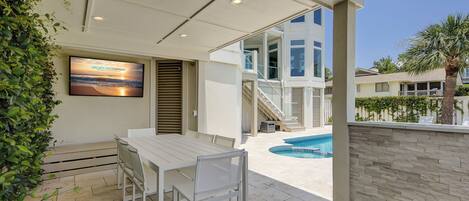 屋外ダイニングエリア