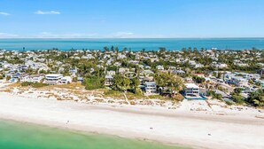 Beach nearby - The Lady Fish by Duncan Real Estate (Anna Maria)