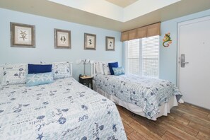 3 bedrooms, iron/ironing board, free WiFi, bed sheets - Cozy beachfront condo w/private balcony & elevator in Destin! ☀🌺🐚 (Destin)