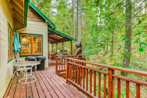 Historic Waterfront Cabin with Hot Tub & Salmon River Access - Dog-Friendly