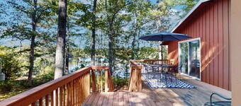 Lakefront casa w / muelle privado y cubierta - cerca de senderos y playas del océano también!