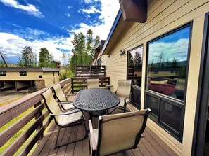 Outdoor dining - Beautiful Townhome Short Walk to Slopes at Purgatory Ski Resort, Views, Grill (Durango)