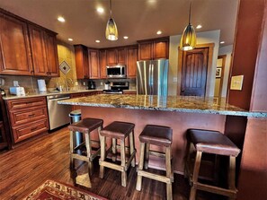 Fridge, microwave, oven, stovetop - Beautiful Townhome Short Walk to Slopes at Purgatory Ski Resort, Views, Grill (Durango)