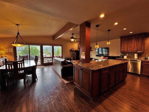 Walk-to-Slopes Townhome at Purgatory Ski Resort