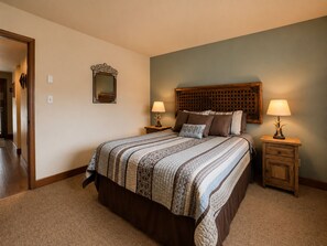 3 bedrooms, desk, iron/ironing board, travel crib