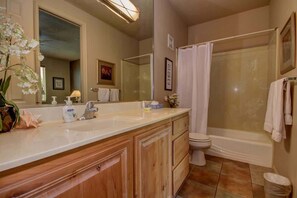 Combined shower/tub, hair dryer, towels - Las Palmas Resort #1902 | All-Inclusive Amenities (Saint George)