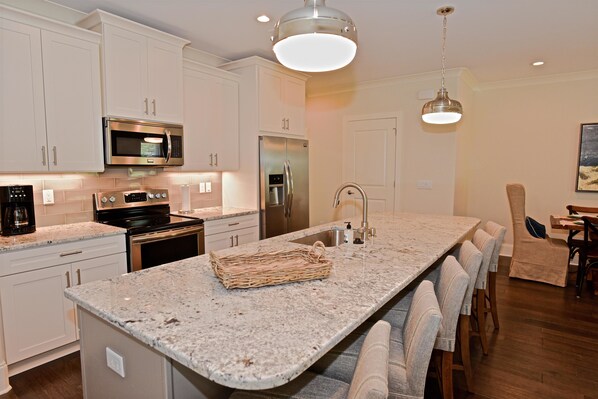 House, 4 Bedrooms | Private kitchen | Fridge, microwave, oven, stovetop - blue Pearl of 30a - Gulf Landing - Private Pool - Street Legal Golf Cart - Sleeps 10 (Santa Rosa Beach)