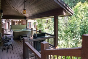 Outdoor spa tub - Base Camp 472 | Modern Townhome | Private Hot Tub | On Corridor Trail (Winter Park)