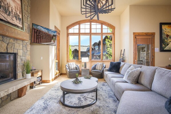 Smart-TV, Kamin, DVD-Player