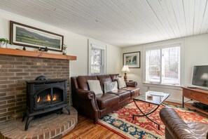 Télévision, cheminée