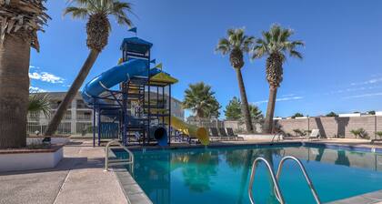 Las Palmas Familienresort | Poolside | Starkes Wifi | Untersten Ebene