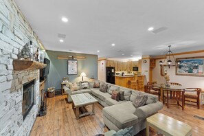 TV, fireplace, DVD player - Walk to Lift, Shops, and Dining, Enjoy Balcony & Private Indoor Hot Tub and (Keystone)