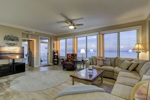 Een smart-tv en een dvd-speler