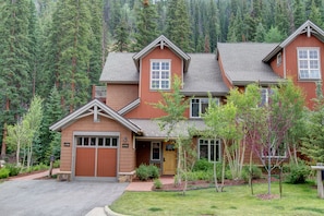 Exterior - Luxury Keystone Townhome w/ Gorgeous Views from Two Private Balconies! (Keystone)