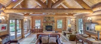 Luxury Keystone Townhome w/ Gorgeous Views from Two Private Balconies!