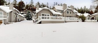 Spacious Dog-Friendly Condo on the 7th Hole of Eagle Bend Golf Course