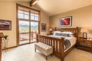 3 slaapkamers, een strijkplank/strijkijzer, gratis wifi, beddengoed