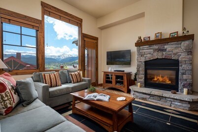 Bear Crossing 1390 | Pet Friendly For One Dog | Private Hot Tub