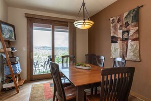Dining - Bear Crossing 1390 | Pet Friendly For One Dog | Private Hot Tub (Winter Park)