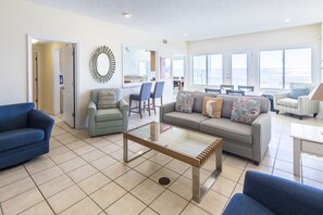 TV, DVD player - Gulf front! Pet Friendly! Beach House 30A Unit #2 - Gulf Front, Dune Allen Beach (Santa Rosa Beach)