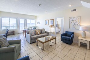 TV, DVD player - Gulf front! Pet Friendly! Beach House 30A Unit #2 - Gulf Front, Dune Allen Beach (Santa Rosa Beach)