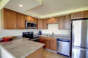 Coffee/tea maker, fridge, microwave, oven