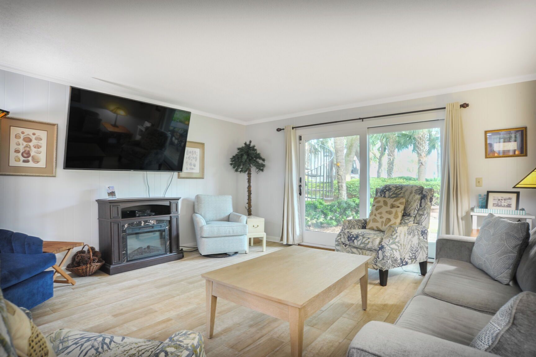 Een televisie en een dvd-speler