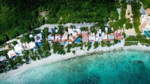 On the beach - Lovely beachfront 2 BR/2BA condo.  Gated community - Pool, Wifi, AC (South Akumal)
