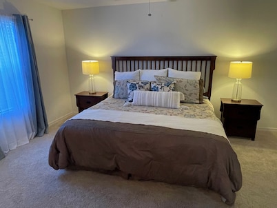 Encantador 2 habitaciones y 2 baños Patio Villa, un perro de bienvenida hasta 20 libras! Wi-Fi gratis