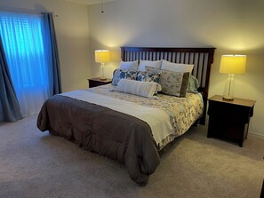 2 bedrooms, iron/ironing board, free WiFi, bed sheets - Charming Retreat with Lanai, Patio, BBQ & Prime Location Near Town Squares! (The Villages)