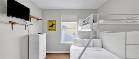 6 bedrooms, iron/ironing board, free WiFi, bed sheets