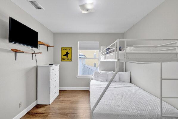 6 bedrooms, iron/ironing board, free WiFi, bed sheets