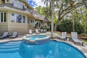 Lämmitetty uima-allas