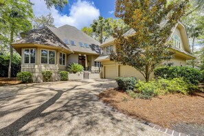 Exterior - 4 Beach Lagoon Rd - GORGEOUS 6 bedroom home in Sea Pines & Private Pool (Hilton Head Island)
