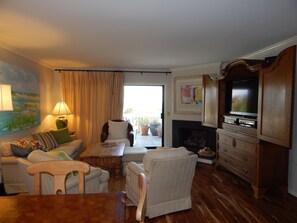 Smart TV, reproductor de DVD, libros y estéreo 