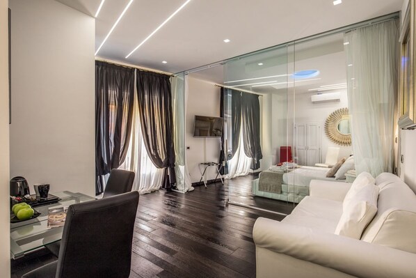 Family Suite, Ensuite | Premium bedding, minibar, in-room safe, soundproofing - Navona Living Rome (Rome)