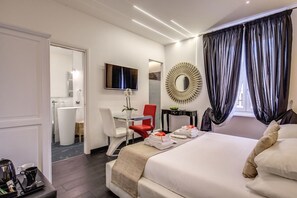 Junior Suite | Premium bedding, minibar, in-room safe, soundproofing - Navona Living Rome (Rome)