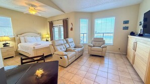 アイロン / アイロン台、WiFi (無料)、ベッドシーツ