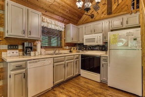 Refrigerador, microondas, horno, placa de cocina