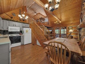 ثلاجة، ميكروويف، فرن، موقد طهي مسطح