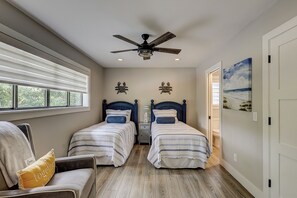 5 bedrooms, iron/ironing board, free WiFi, bed sheets