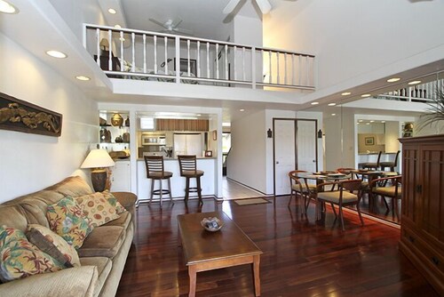 Kihei Garden Estates #C-208 Fully Renovated Loft-Style unit, Shared Hot Tub