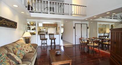 Kihei Garden Estates #C-208 Fully Renovated Loft-Style unit, Shared Hot Tub